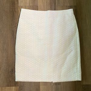 J Crew The Pencil Skirt, sz. 6, white and cream textured pattern.